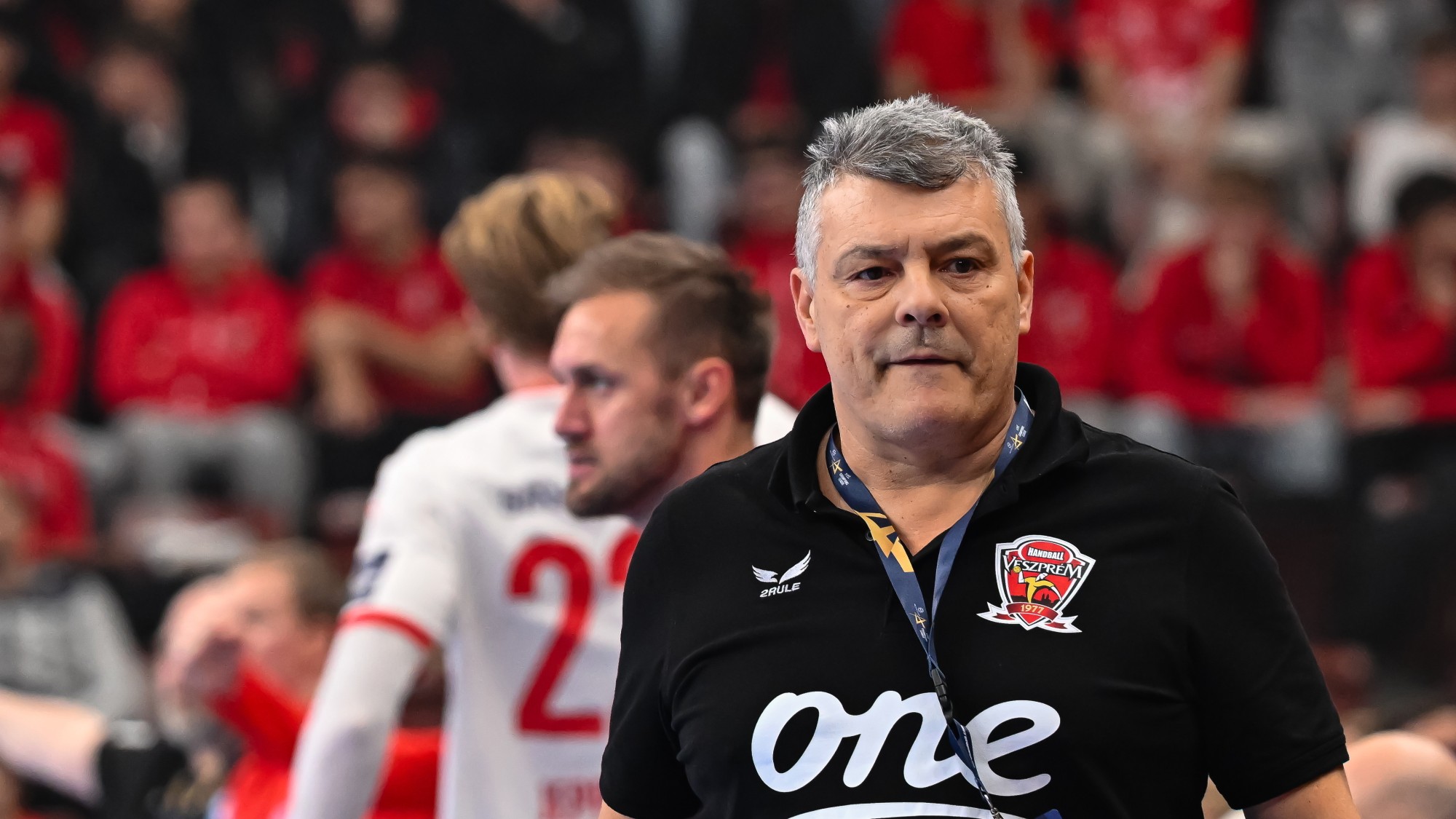Xavi Pascual, a One Veszprém HC vezetőedzője a férfi kézilabda Bajnokok Ligája csoportkörében játszott One Veszprém HC – Kolstad Handball mérkőzésen a One Veszprém Arénában 2025. november 19-én.