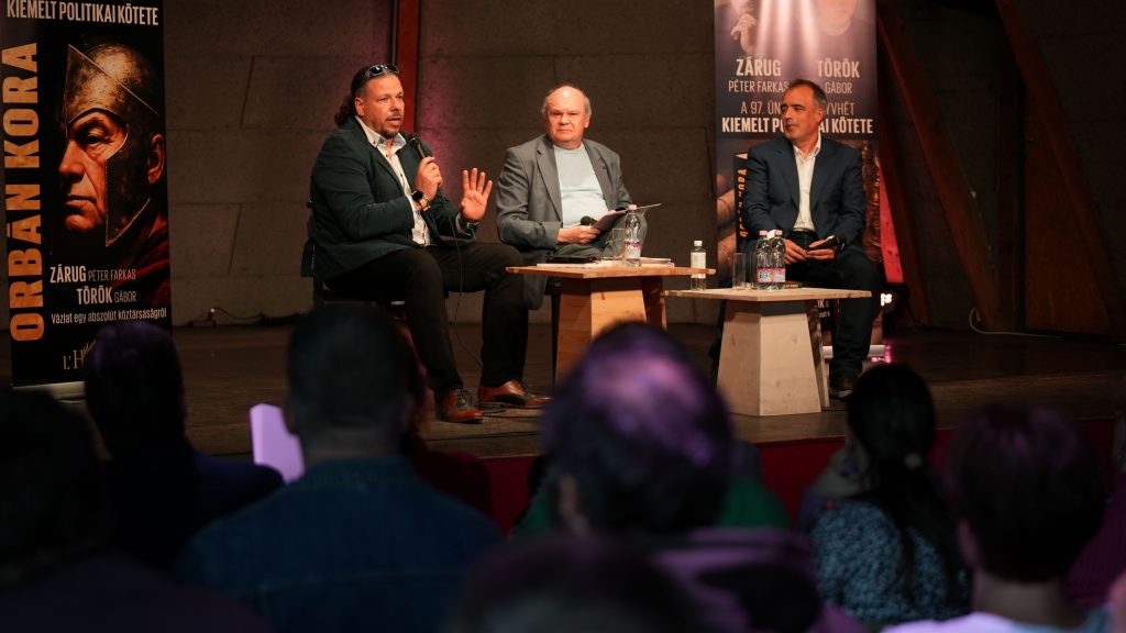 Megbukott, de vajon véget ért-e Orbán kora? – Török Gábor és Zárug Péter Farkas könyvbemutatóján jártunk
