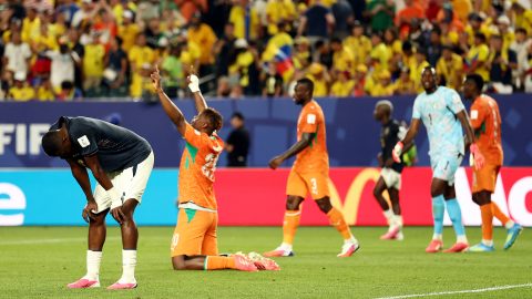 Willian Pacho szomorkodik az Elefántcsontpart elleni vereség után.