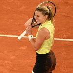 Maja Chwalinska ünnepli az elődöntős győzelmét a Roland Garroson.