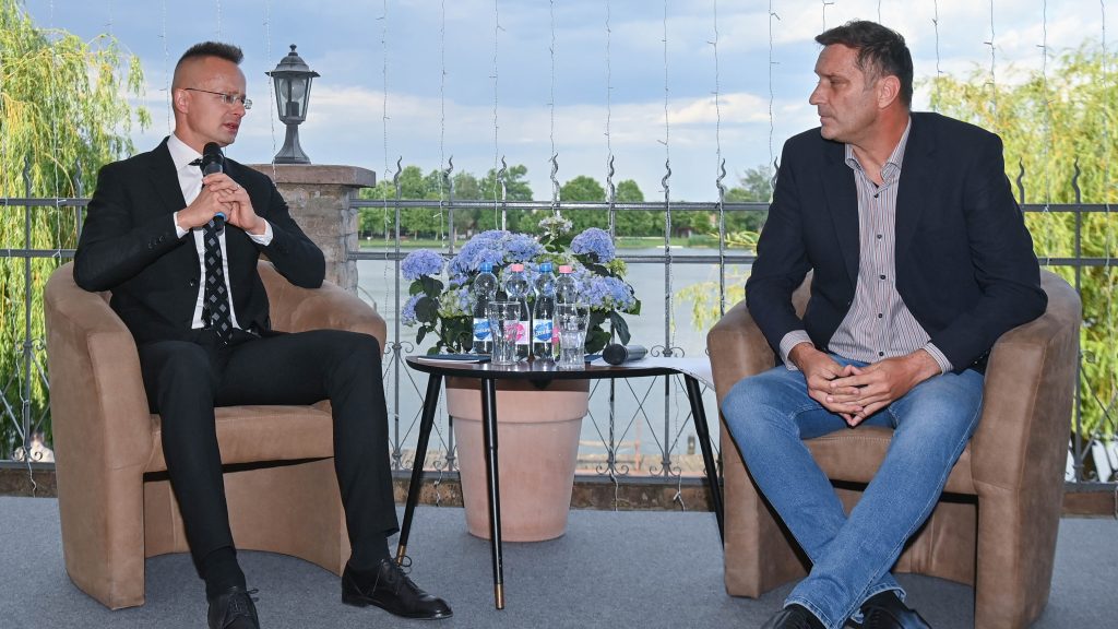 Nagykövet a barátnője a konzulnak kinevezett TV2-s sztárnak