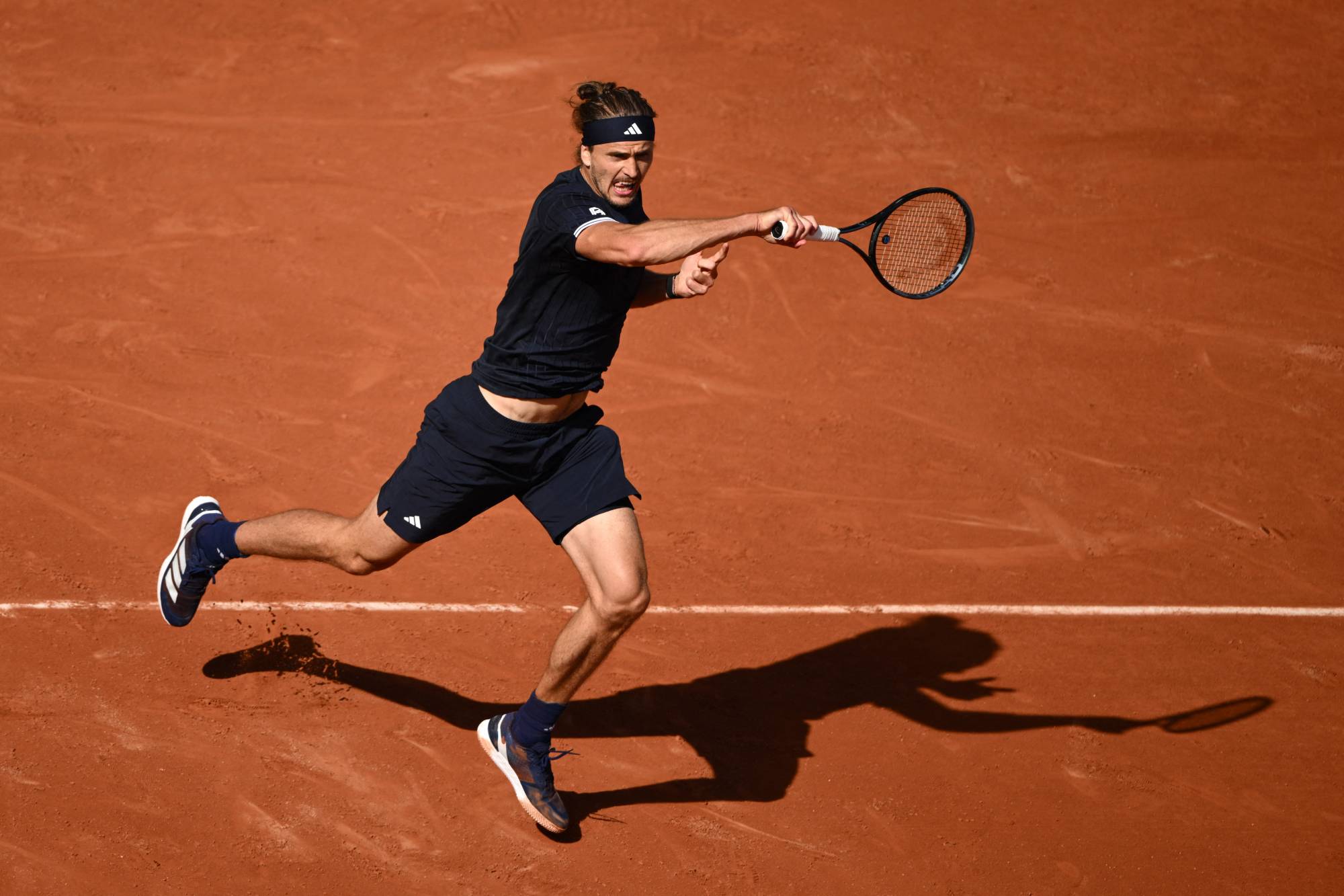 Alexander Zverev (GER) competes in Men’s singles, Semifinal, during Roland-Garros 2026, French Open, Grand Slam tennis tournament, day 13, on June 5, 2026, Roland Garros Stadium, Paris, France, Photo Philippe Millereau / KMSP