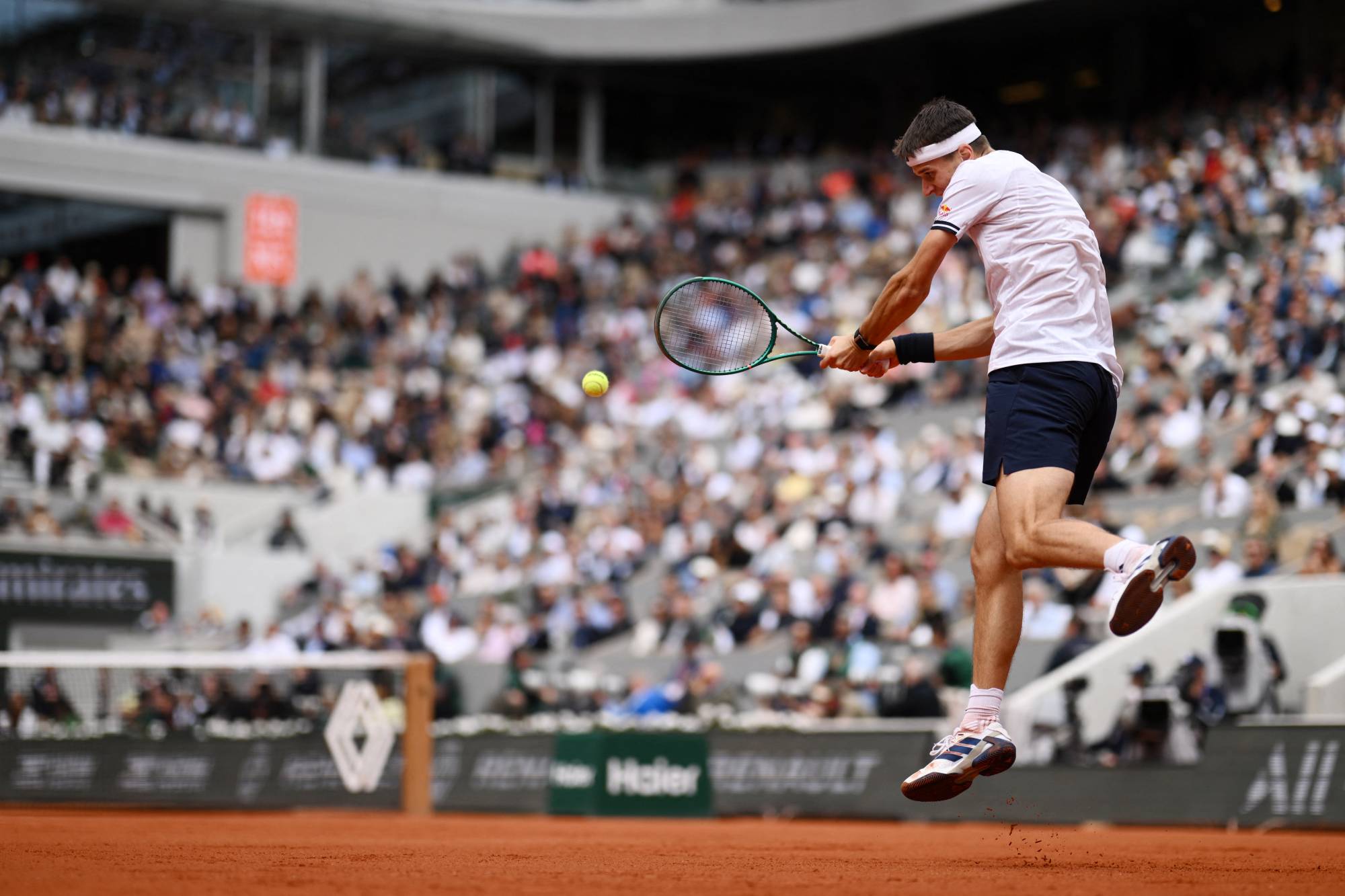 Jakub Mensik (CZE) competes in Men’s singles, Semifinal, during Roland-Garros 2026, French Open, Grand Slam tennis tournament, day 13, on June 5, 2026, Roland Garros Stadium, Paris, France, Photo Philippe Millereau / KMSP