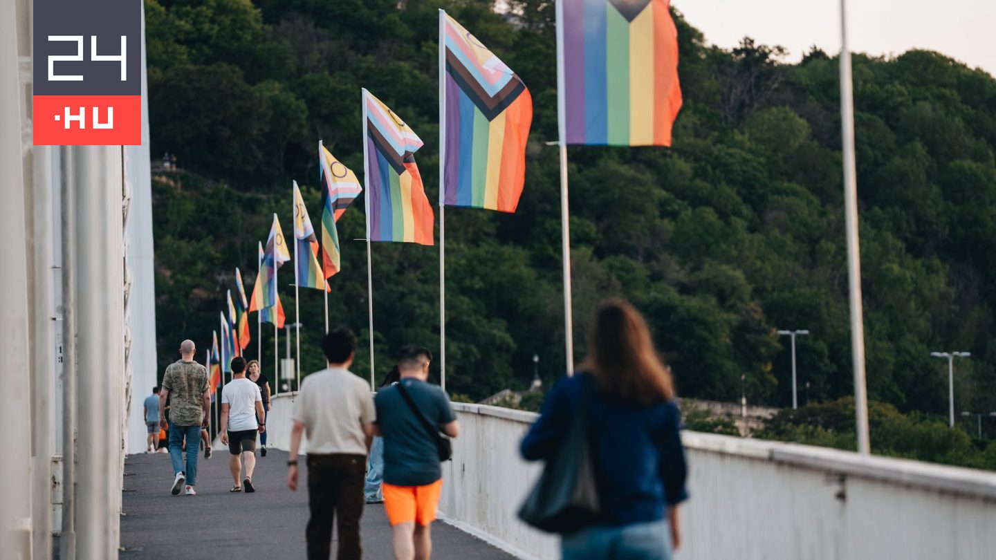 Tegnap hozták ki, ma már eltűntek a Pride-zászlók.