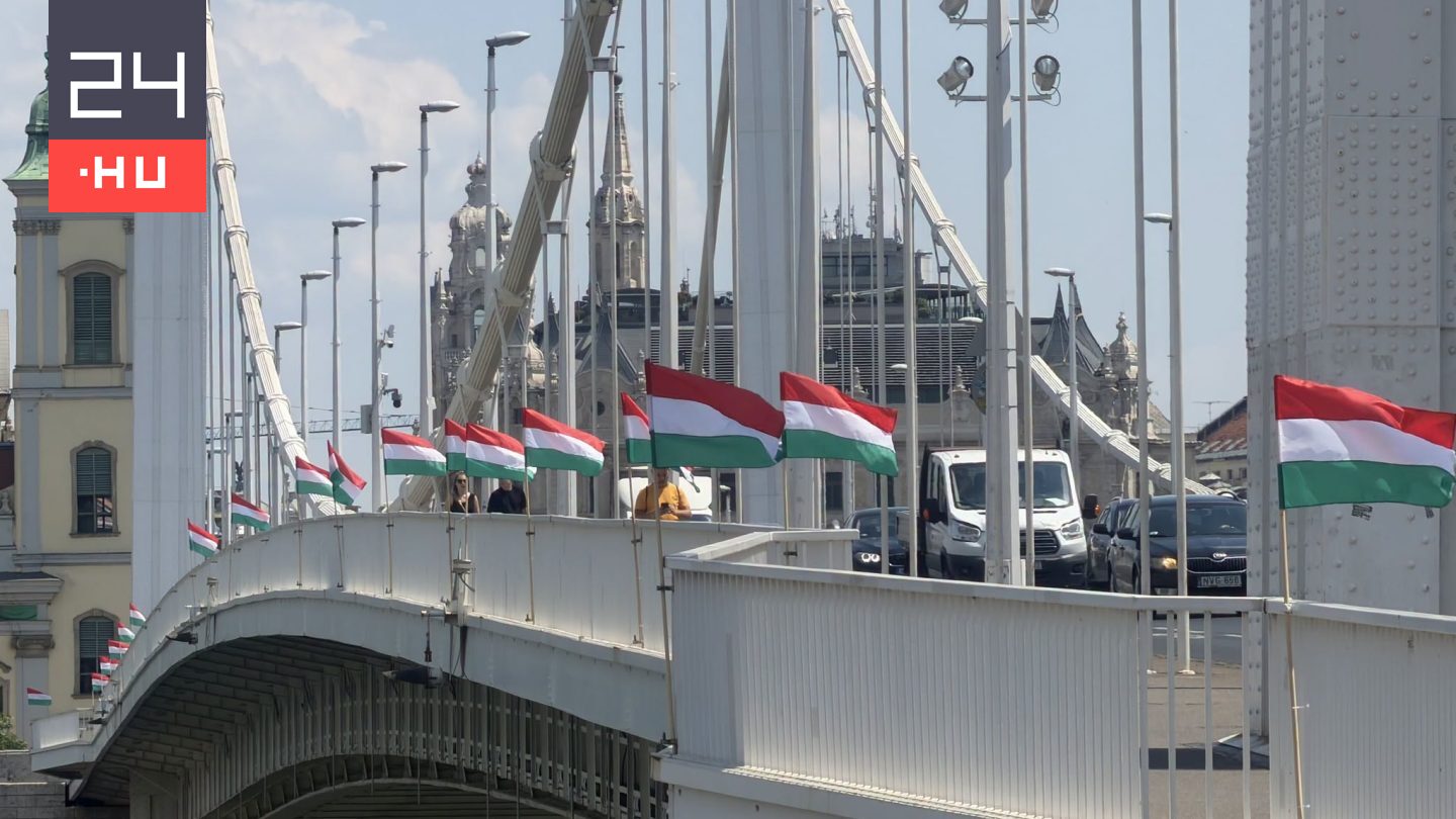 A Mi Hazánk magyar zászlókat rakott ki az Erzsébet hídra