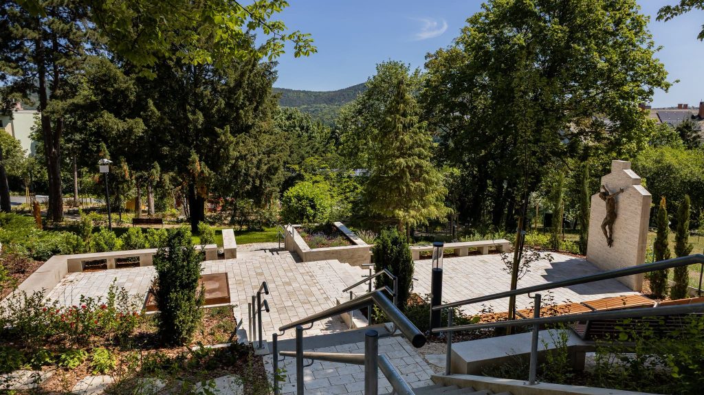 A budai Szent Ferenc kórház várja azokat, akik hűsölni szeretnének