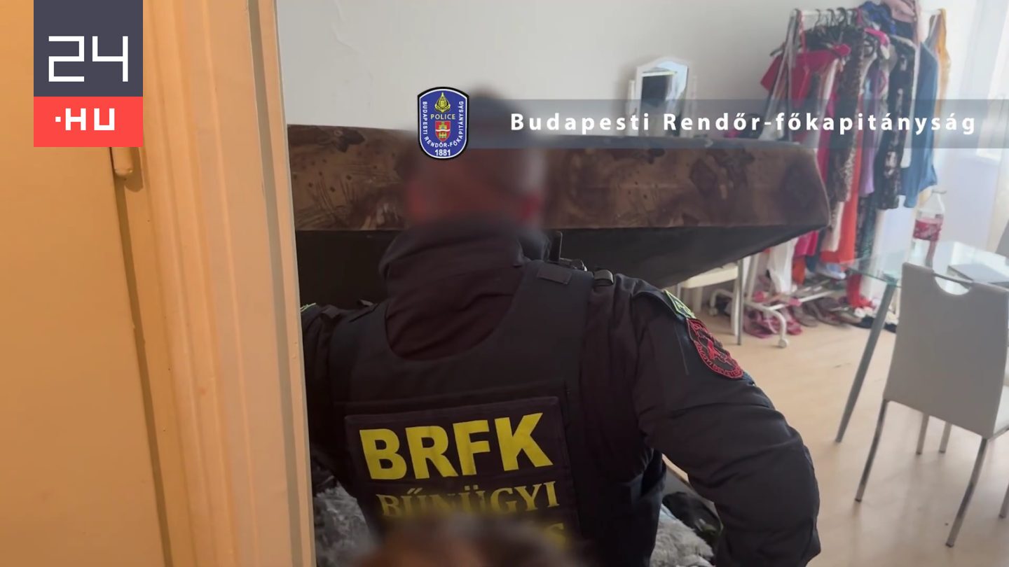 Kommandósok ágyneműtartóból húztak ki egy embert Budapesten.