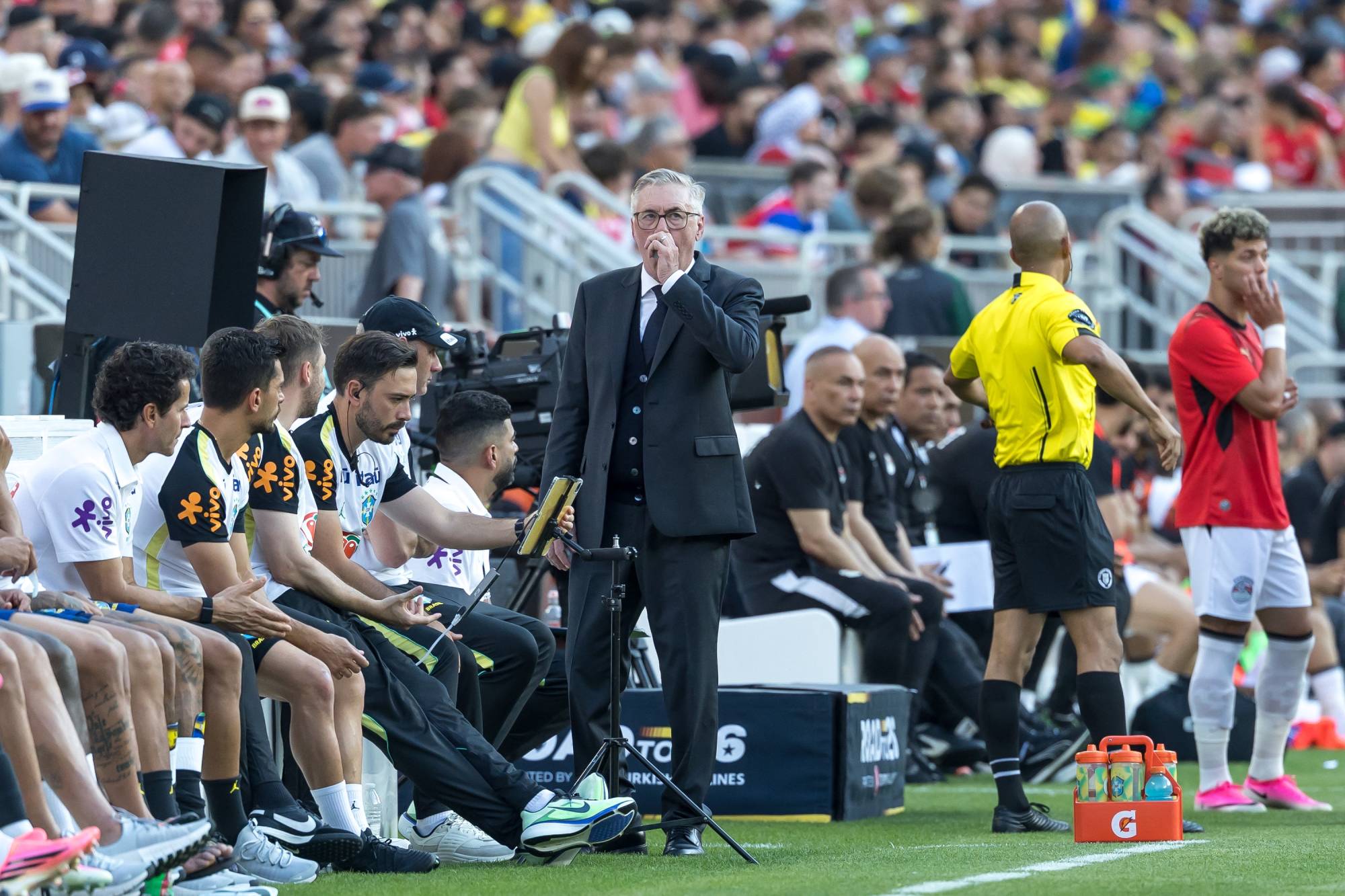 Carlo Ancelotti, coach of Brazil, during the match between Brazil and Egypt, an international friendly in preparation for the World Cup, at Huntington Bank Field in Cleveland, United States, this Saturday, June 6th.