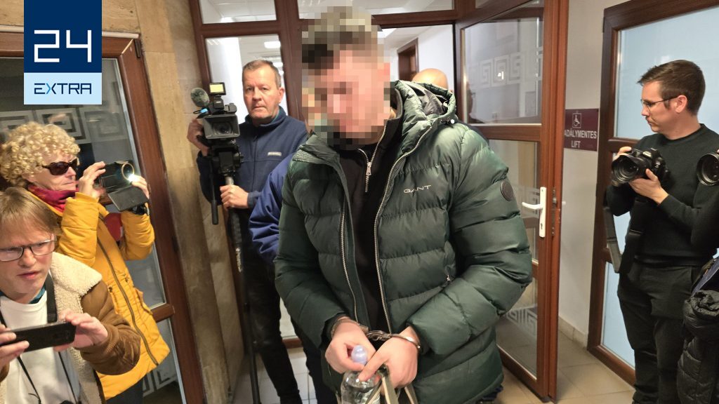 Két év fogházat kértek az aranyifjúra, üres az otthon.