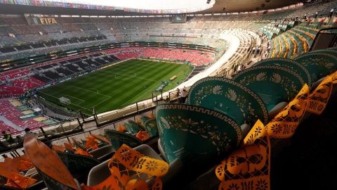 A mexikóvárosi Azték Stadion a nyitómeccs előtt.