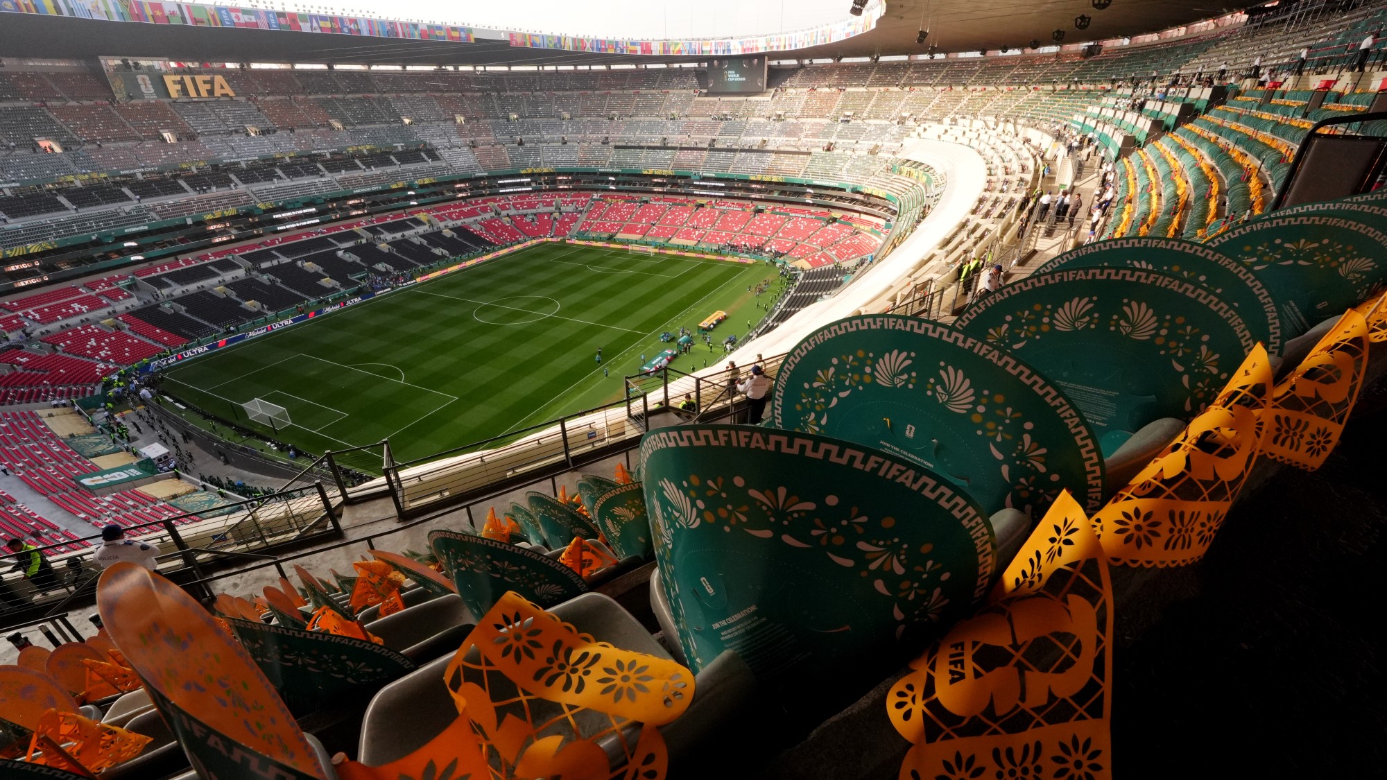A mexikóvárosi Azték Stadion a nyitómeccs előtt.
