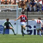 Belanov kapura lő az 1986-os szovjet-magyar meccsen.