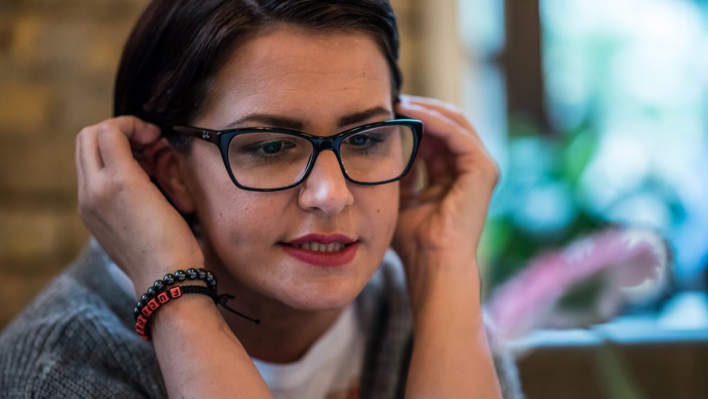 Szentesi Éva az Országos Onkológiai Intézetből jelentkezett be: „Te magad vagy a halálra ítélés, a kegyetlenség, az embertelenség”