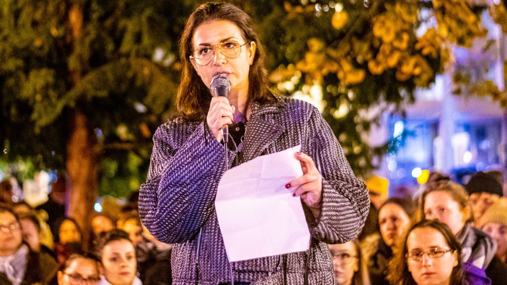 Szentesi Éva: Hétfőn kezdődik a sugár