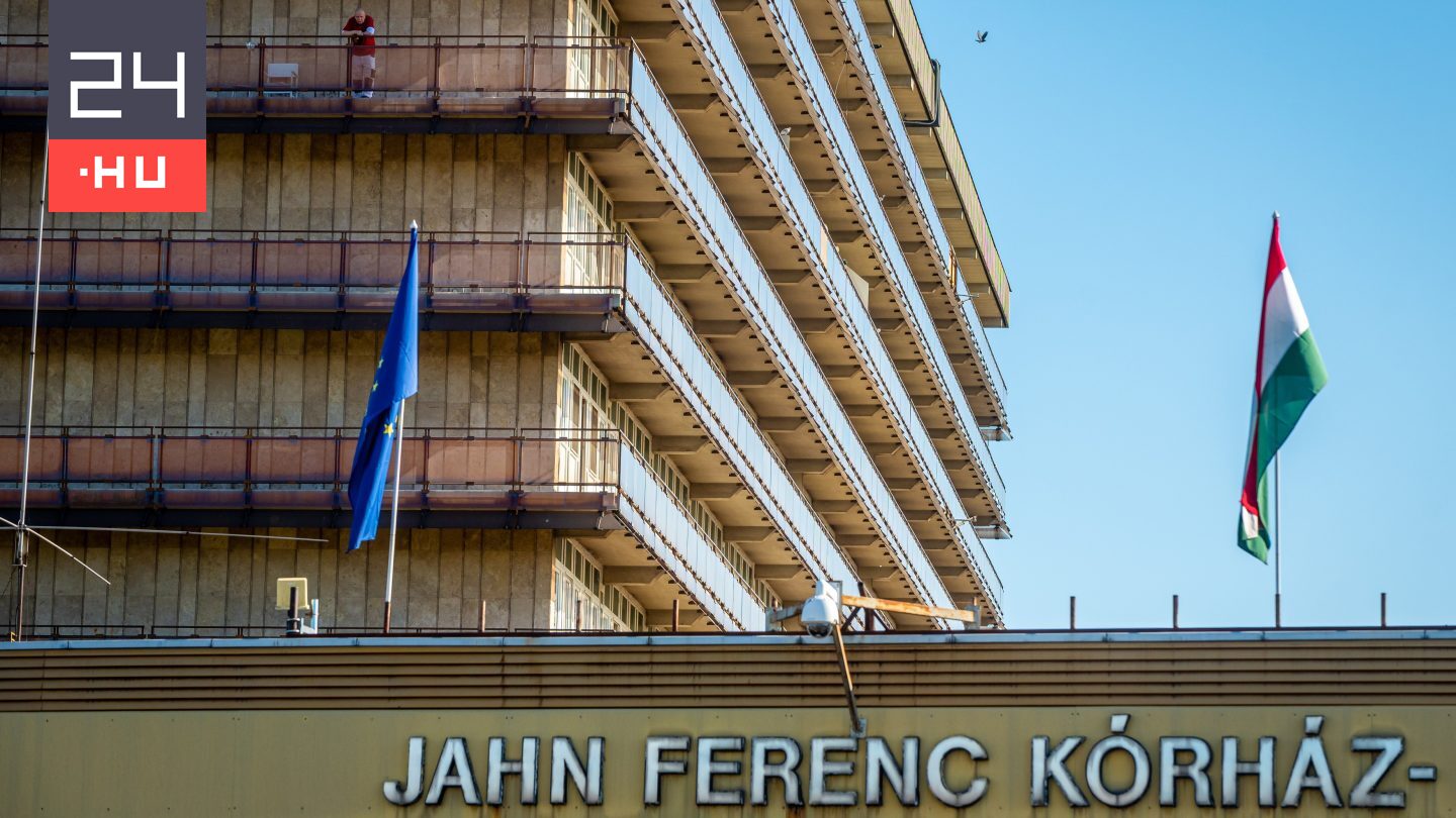 Ápolók bántalmazhatják a mozgássérült beteget a kórházban.
