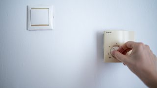 Kiknek jelenhet meg az energiaszámláján ez a tétel, és jogos lehet-e?