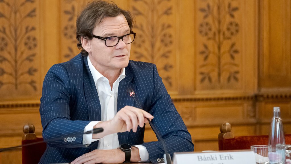 A pártokon átívelő fővárosi korrupciós ügy kulcsfigurája azt vallotta: váratlanul Bánki Erikbe botlott az Oxygen Wellness VIP-részlegén