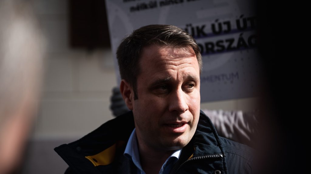 A brüsszeli fideszesek írásban kérdezik, milyen megszorításokat kért a bizottság a magyar kormánytól