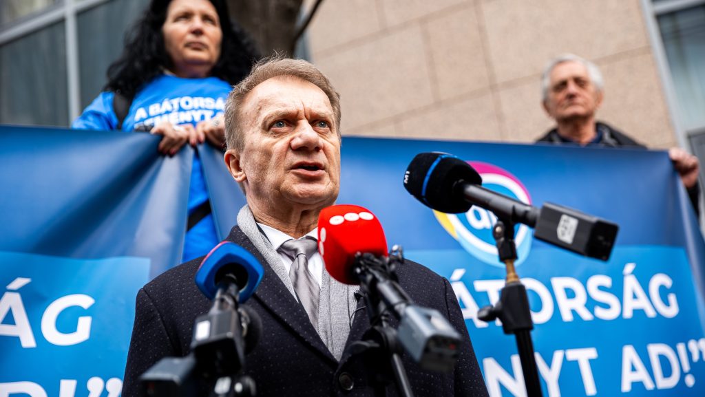 Varju Lászlót választották a DK új elnökének
