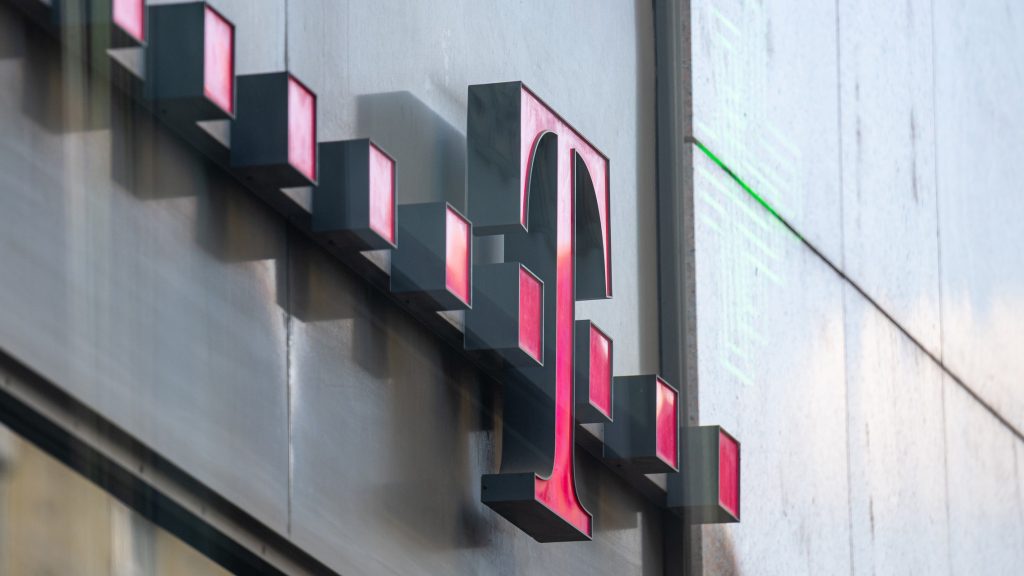 Demonstráció lesz szerda reggel a Telekom egyik cé