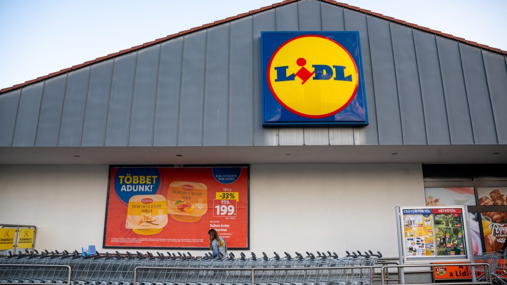 Megszurkált egy 17 éves fiú egy szobafestőt az egyik budapesti Lidlben