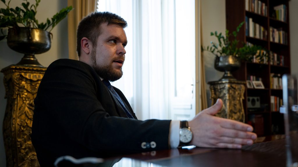 A győri polgármester meghívta Magyart és a miniszt