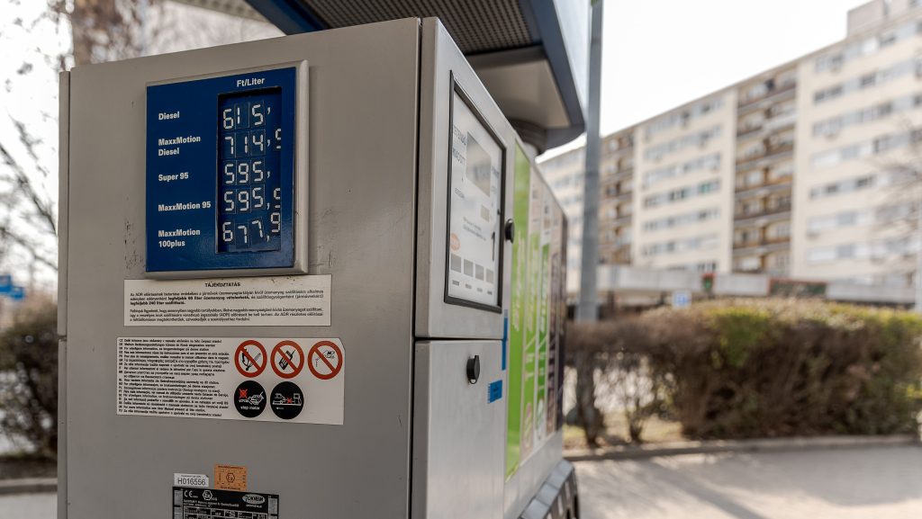 Magyar Péter: A védett ár kivezetését kezdeményezi a kormány az üzemanyagoknál
