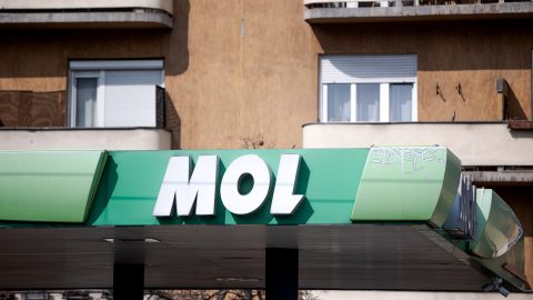 Mol-benzinkút