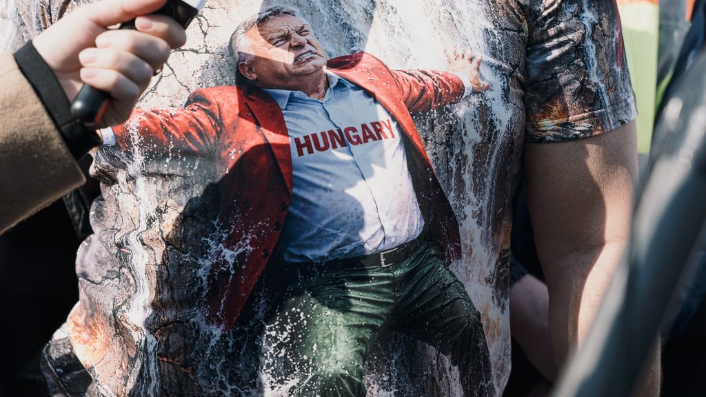 A Fidesz felszólította Magyar Pétert, hogy ne hozzon létre migránstáborokat Magyarországon