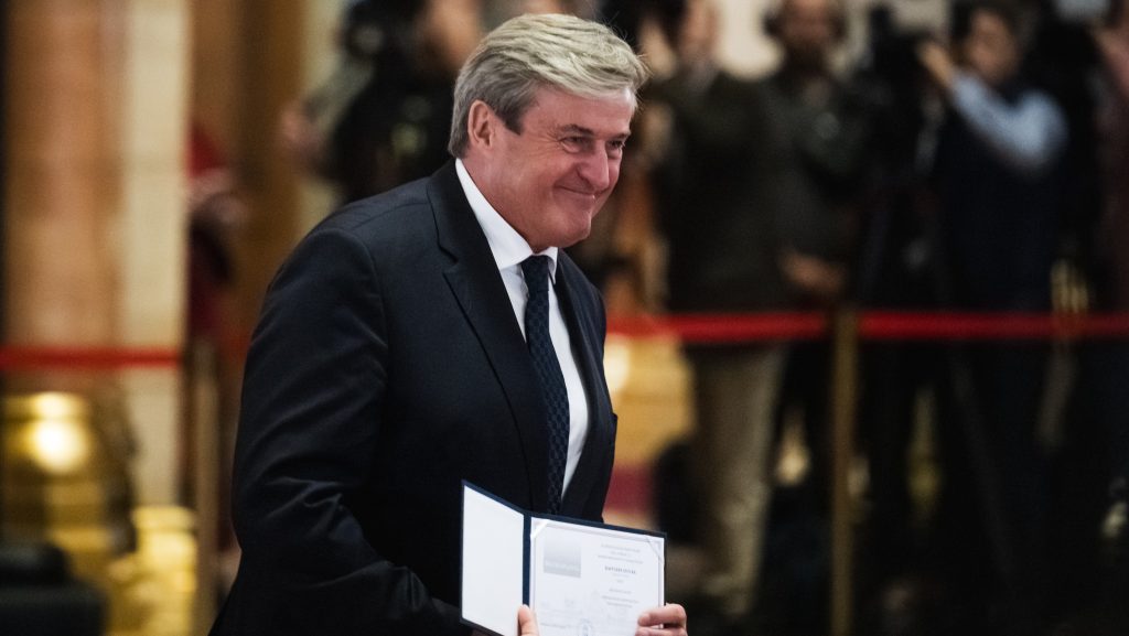 Kapitány István felajánlja a miniszteri fizetését 