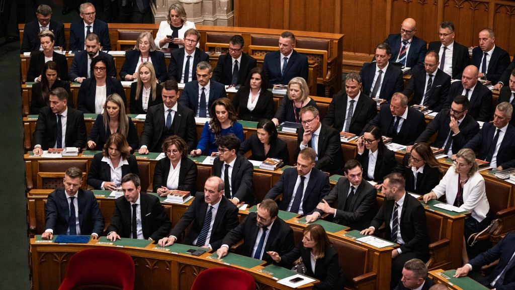 Elhalasztaná fél évvel a Tisza az egységes országos örökbefogadási nyilvántartás bevezetését