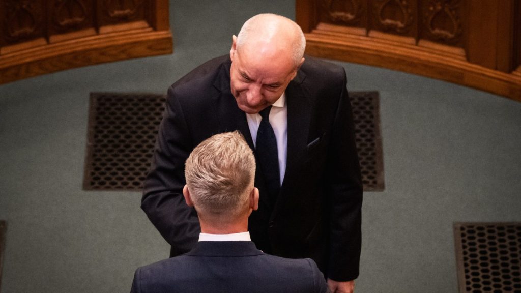 Sulyok Tamás beleáll a harcba Magyar Péterrel