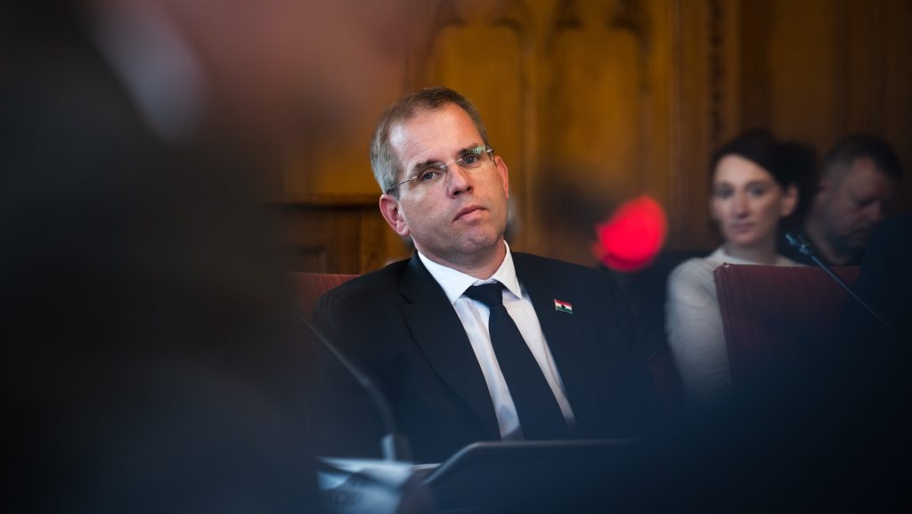Rendkívüli parlamenti ülés összehívását kezdeményezi Ruff Bálint
