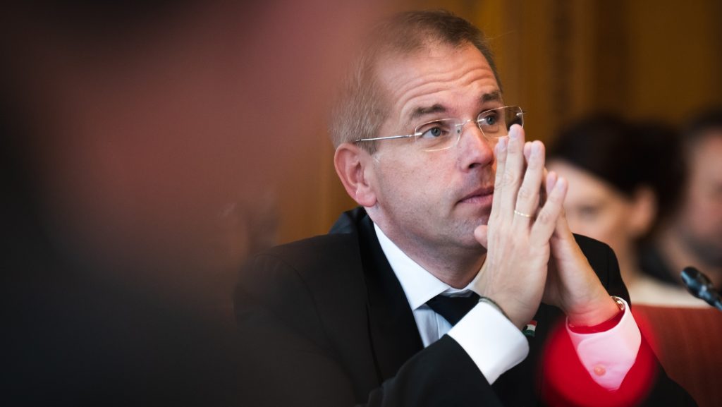 Nagyüzem a parlamentben: Ruff Bálint rendkívüli ülést kezdeményezett