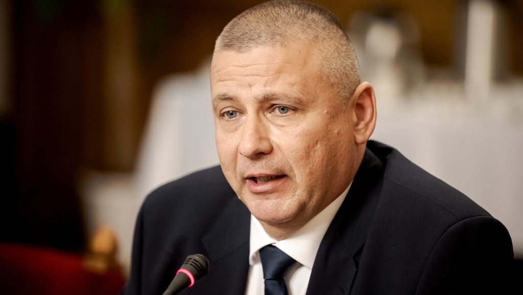 Ruszin-Szendi Romulusz: új vizsgálatot rendelek el a kézigrá