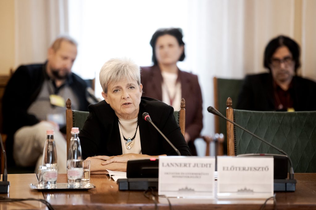 Lannert Judit: Az egyházi iskolák akkor maradhatna
