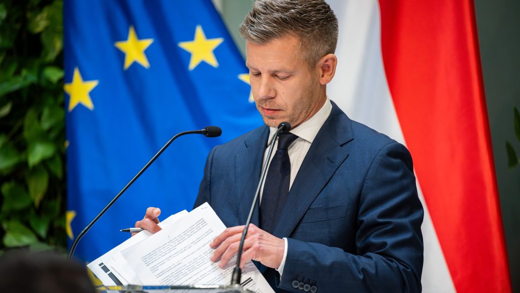 Magyar Péter azonnali kórházi klímafejlesztési programot rendelt el