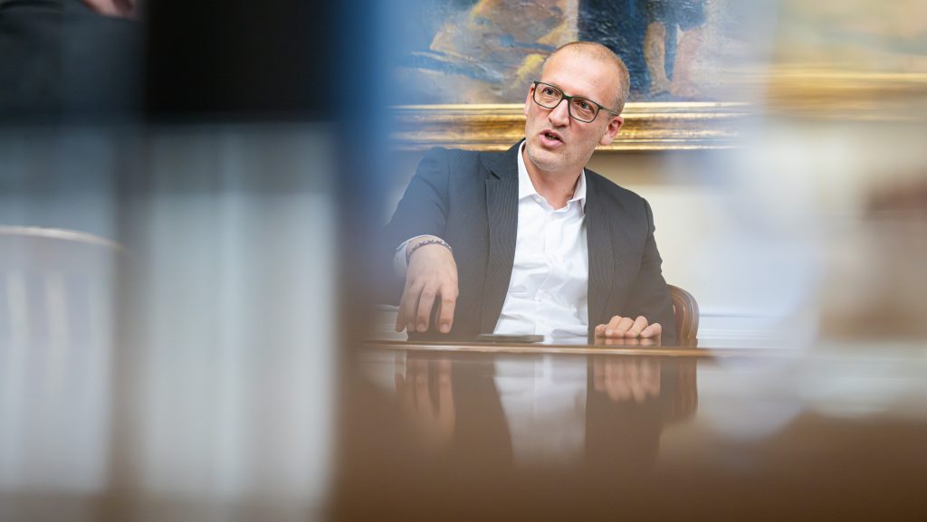 Tarr Zoltán: Két lépésben alakítjuk át a közmédiát