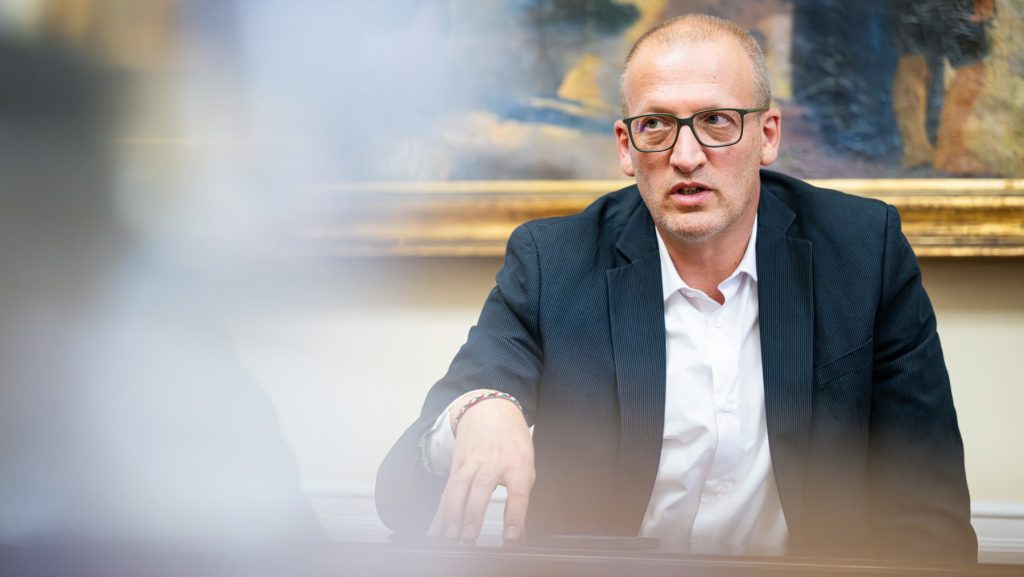 „A bukott kormány a kultúra minden területén káoszt hagyott maga után” – több múzeumban soron kívüli szakmai vizsgálatot rendelt el Tarr Zoltán