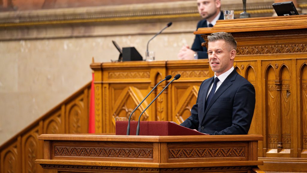 Rendkívüli kormányülés hétfőn: Magyar Péter ismerteti „a bábok eltávolítását” és a Vagyonvisszaszerzési Hivatalt