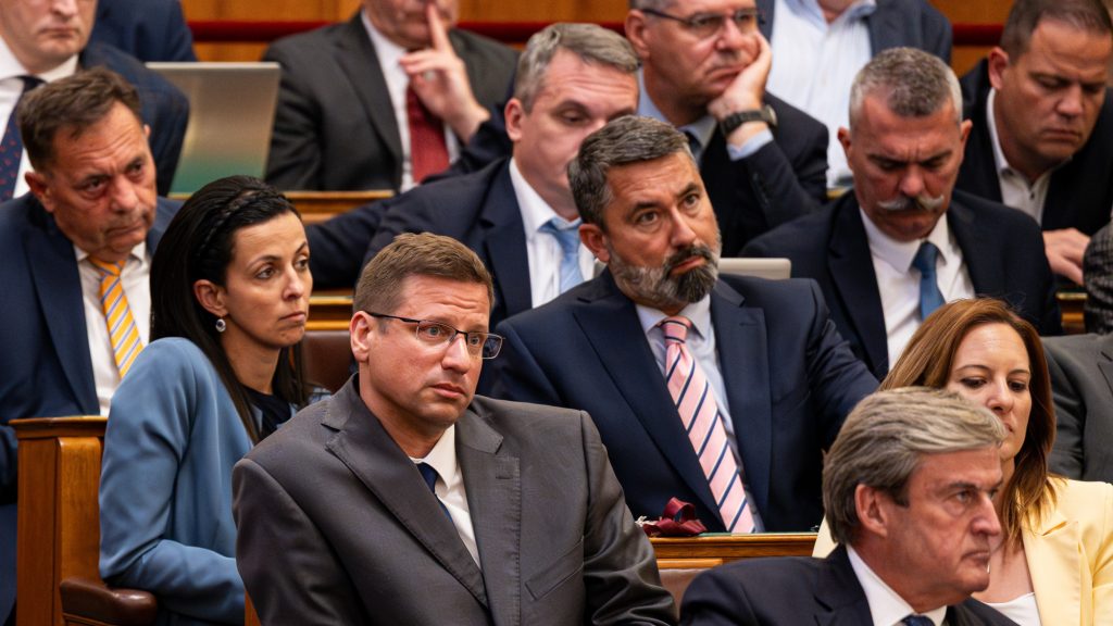 „A lex Orbán után ez egy lex Fidesz” – Kováts Eszter, Körösényi András és László Róbert a 12 éves mandátumkorlátozásról
