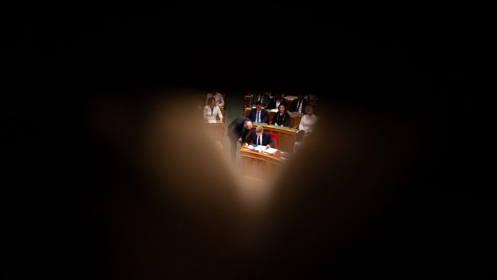 Magyar Péter négy magyar titkosszolgálat vezetőjét is felmentette