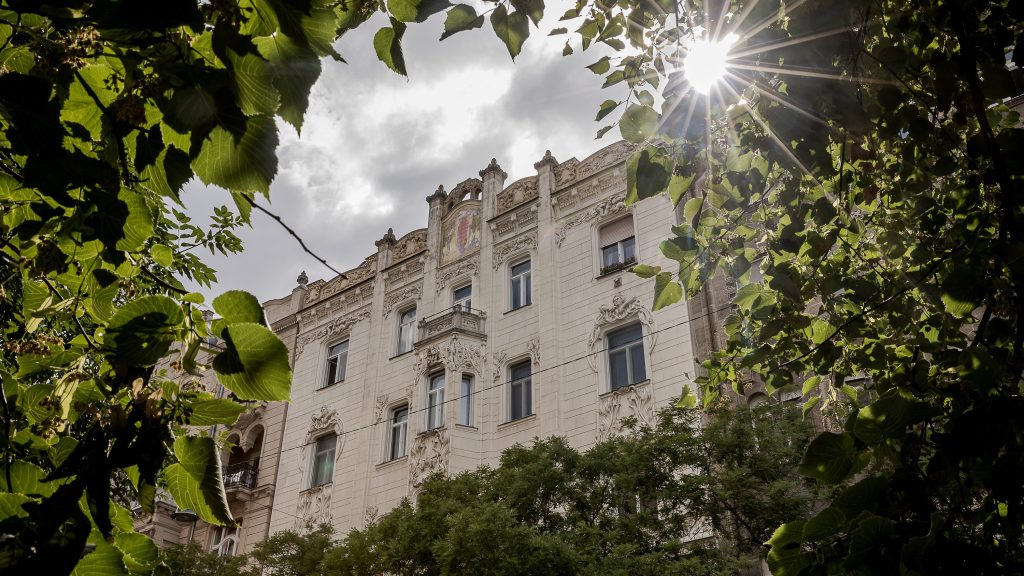 Rogán bizalmasának nagy dobása: több száz milliót kaszálhatott a bagóért privatizált belvárosi irodán a titokzatos ügyvéd