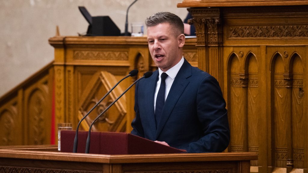 A héten dönt a kormány a nehéz sorsú gyermekek iskolakezdési támogatásáról