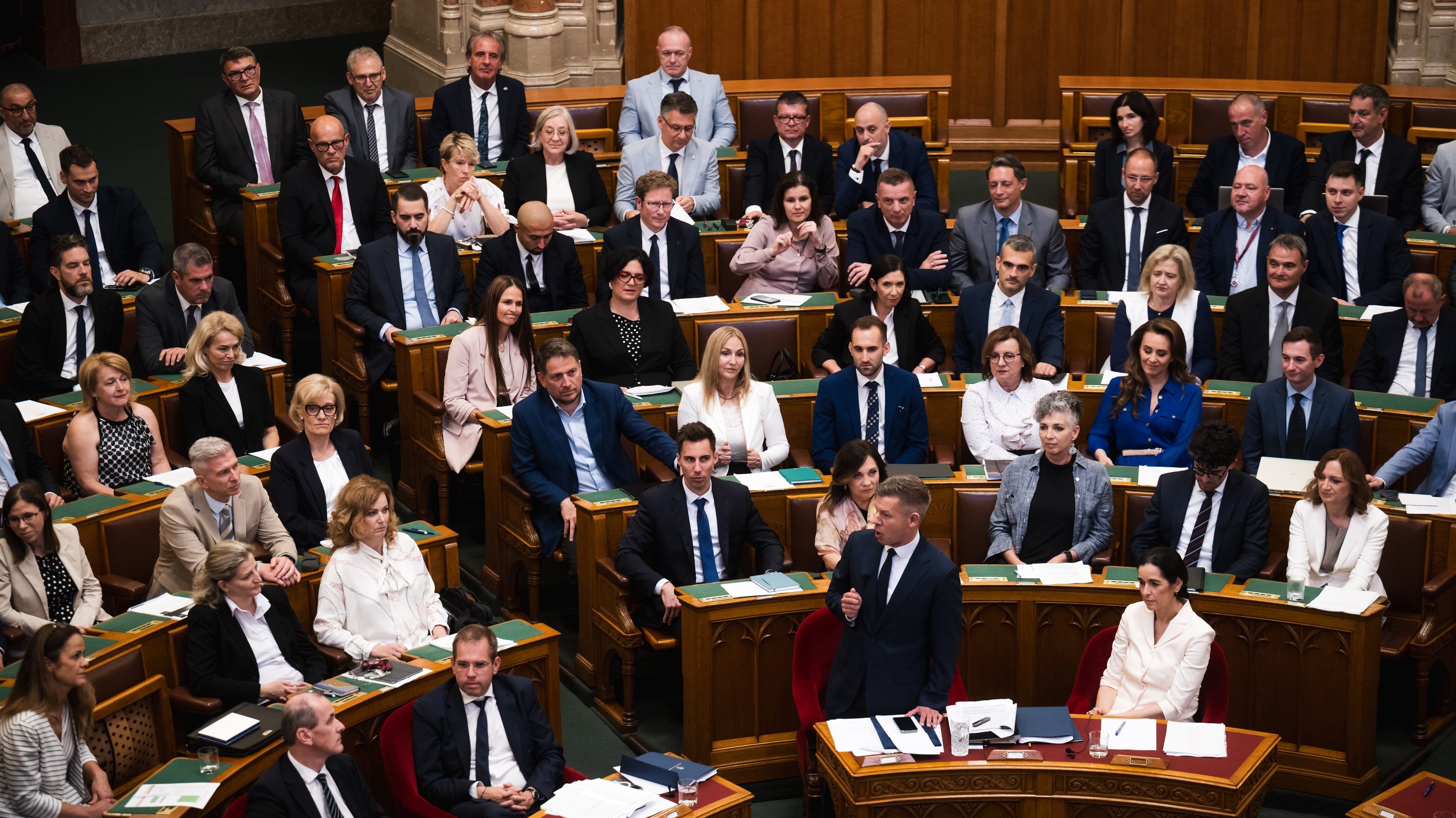 parlament plenáris ülés