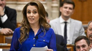 Csézy Erzsébet, a Tisza Párt képviselője felszólal a médiaszolgáltatásokról és a tömegkommunikációról szóló törvény és kapcsolódó törvények módosításáról szóló javaslat általános vitájában az Országgyűlés rendkívüli ülésén 2026. június 22-én.