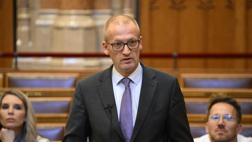 Tarr Zoltán felszólította a 24.hu cikkében szereplő fideszes képviselőket, hogy hozzák nyilvánosságra, mire költötték a támogatásokat a hozzájuk köthető szervezetek