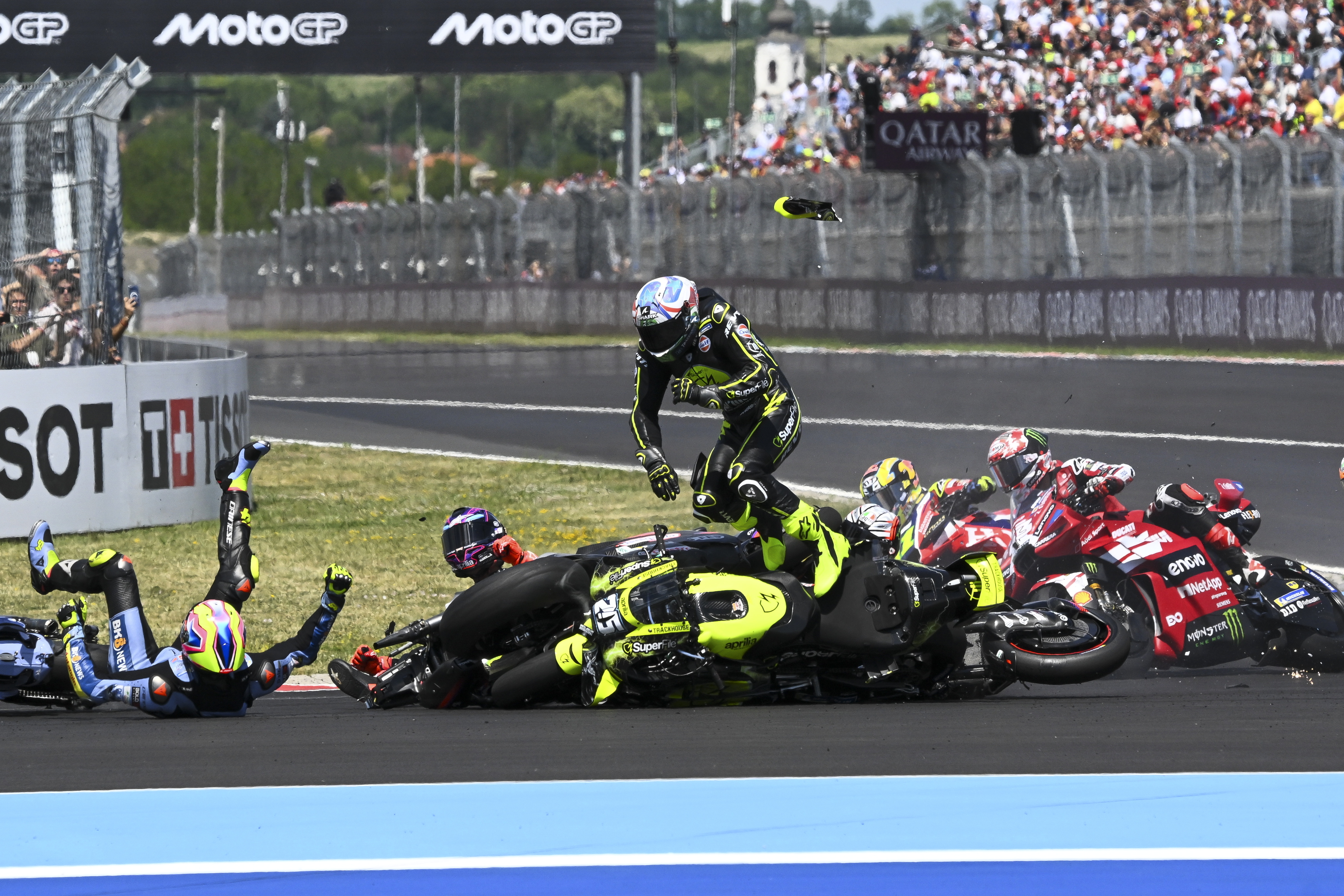 gyorsaságimotoros vb balaton park magyar nagydíj motogp bukás