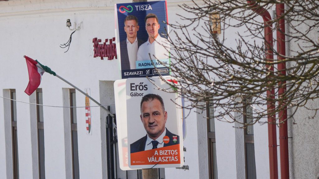 Nyomoz a rendőrség, miután állami alkalmazottak munkaidőben gyűjtötték az aláírásokat a Fidesznek
