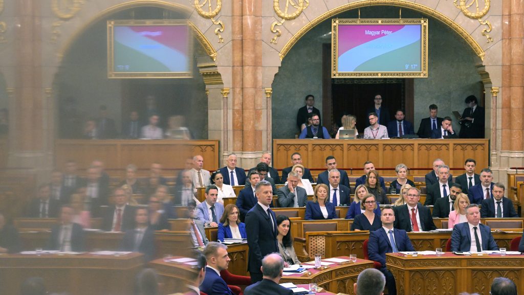 Nem lehet többé gyűlölködő plakátokat kitenni